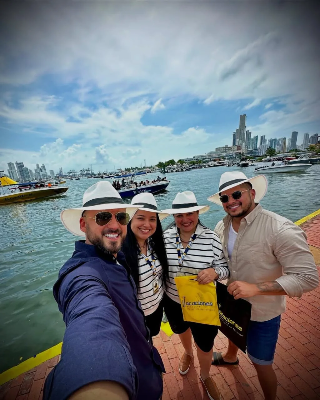Equipo y marca de Vacaciones Medellín